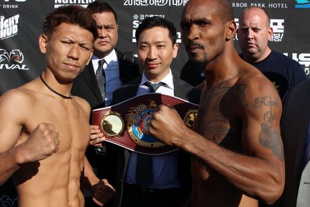 Boxeador de 41 años noquea a rival - 706547829