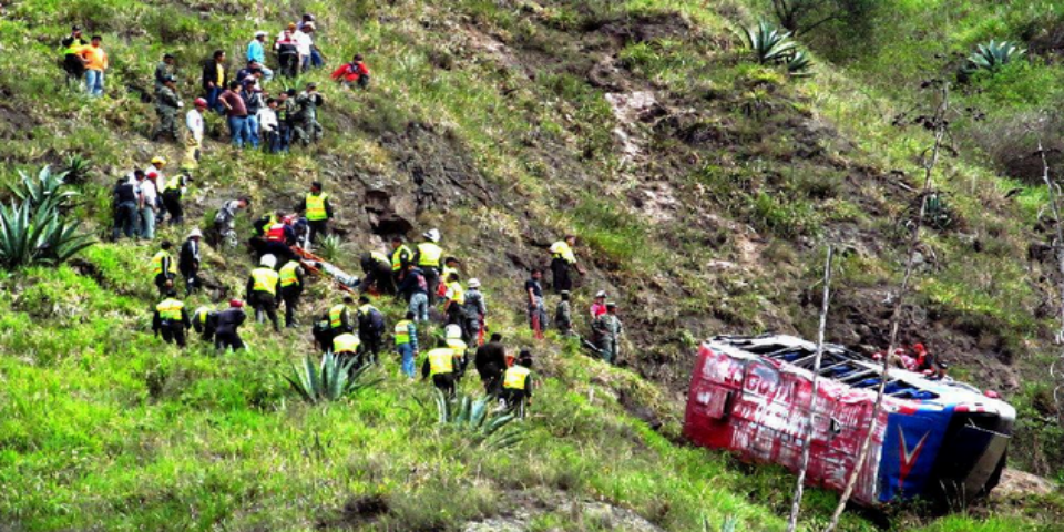 Al menos 10 muertos en accidente de autobús en Ecuador