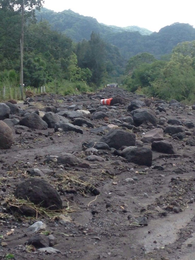 Carreteras destruídas por paso de Patricia y ceniza del Volcán de Colima - AtVP16VQvsPGhNa_U64uZ-cd5a3BvIravNiZfySGEqFw-768x1024
