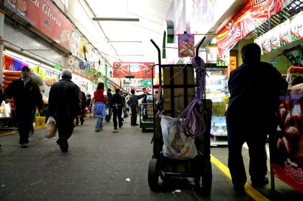 Balean a hombre en la Central de Abasto
