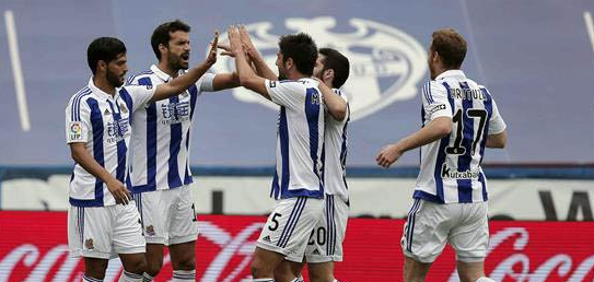 Doblete de Vela da victoria a la Real Sociedad