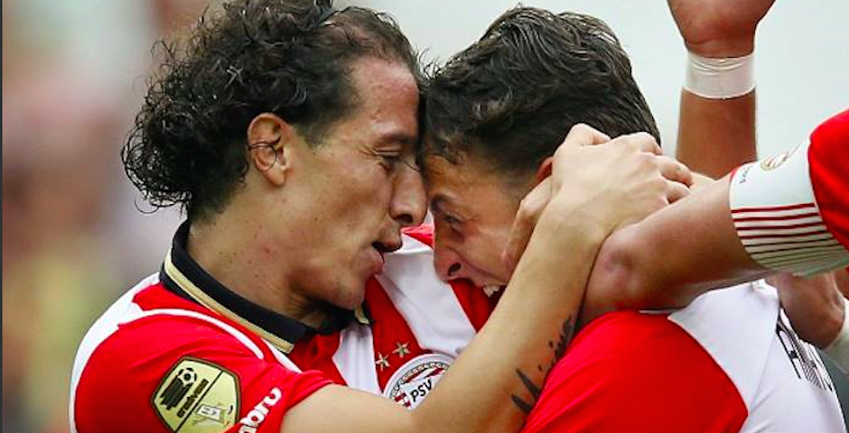 Guardado anota en la victoria del PSV