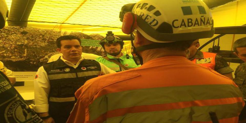 Trabaja delegación mexicana en rescate por deslave en Guatemala