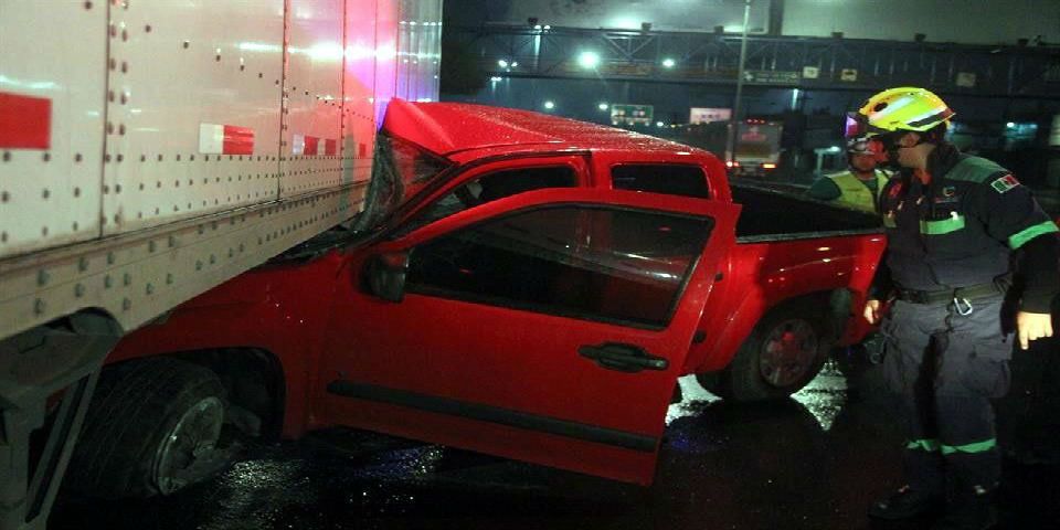 Mujer sobrevive a fuerte choque en Nuevo León