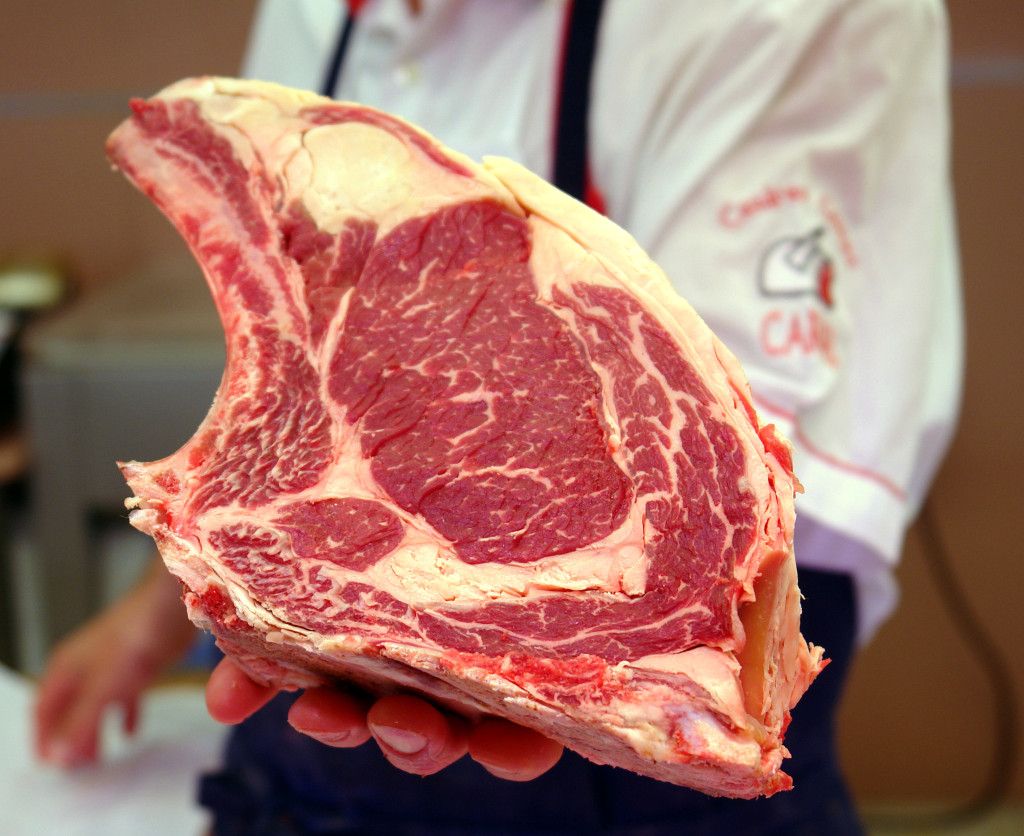 Mueren cinco por comer carne de perro - Chuleton_de_buey_de_Carnes_Cesareo_Gomez_Picasa-1024x836