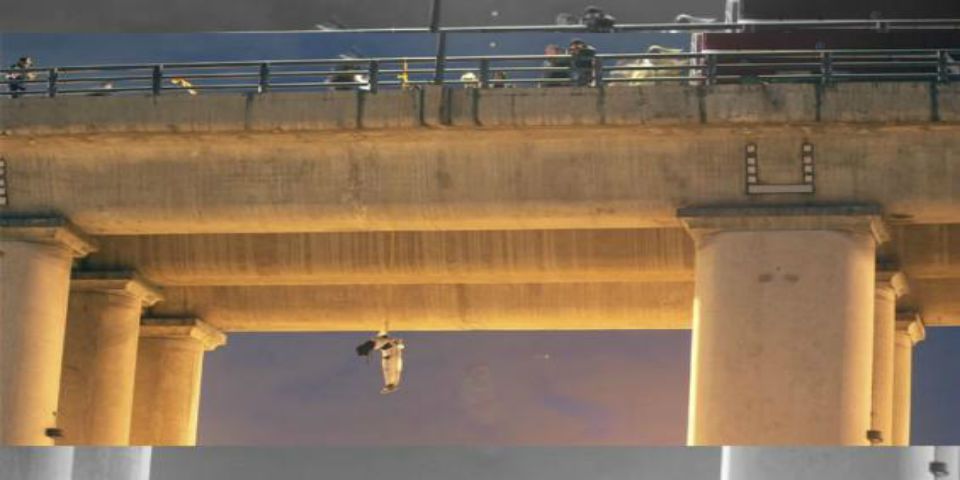 Aseguran auto donde fue trasladado el colgado de Iztapalapa