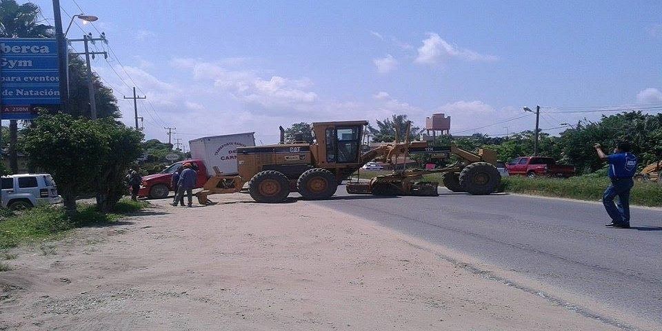 Bloquean alcaldes carretera al sur de Veracruz