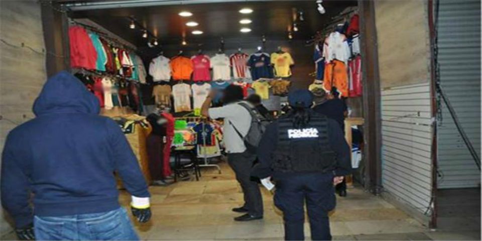 PF decomisa 4 toneladas de ropa apócrifa