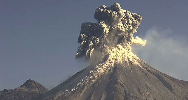 Autoridades piden extremar precauciones con el Volcán de Colima