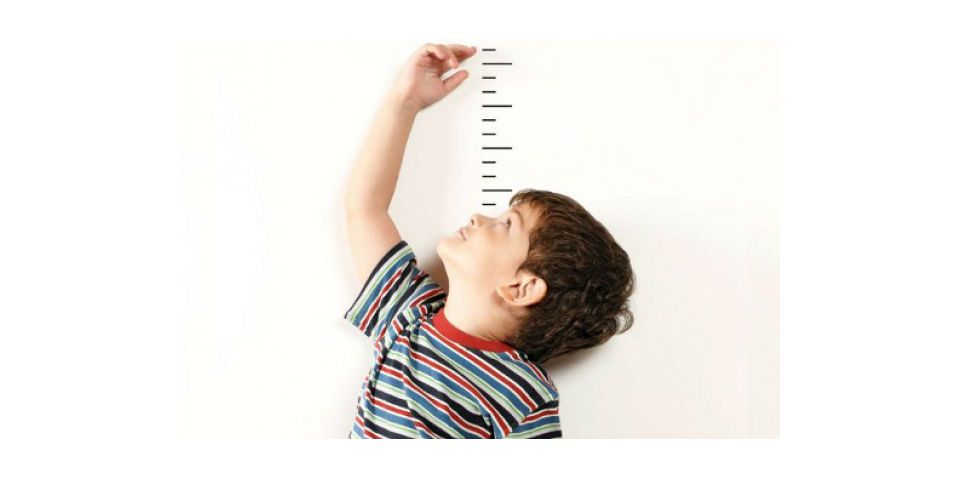 Niños que duermen más de ocho horas serían más altos