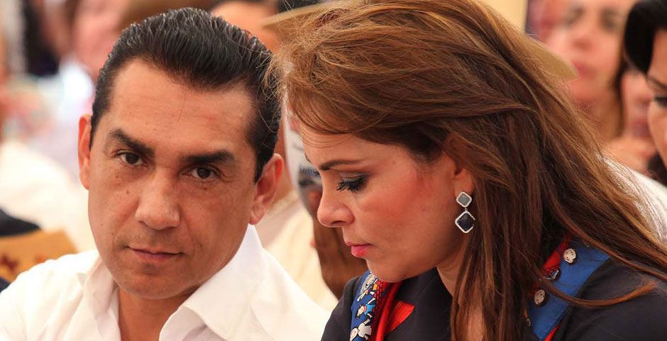 Nueva orden de aprehensión para la esposa de Abarca