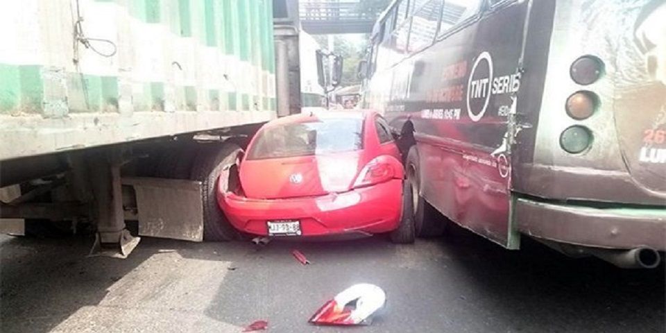 Choque múltiple en Periférico Sur