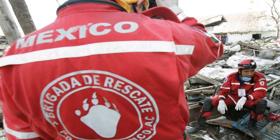 México envía rescatistas a Guatemala