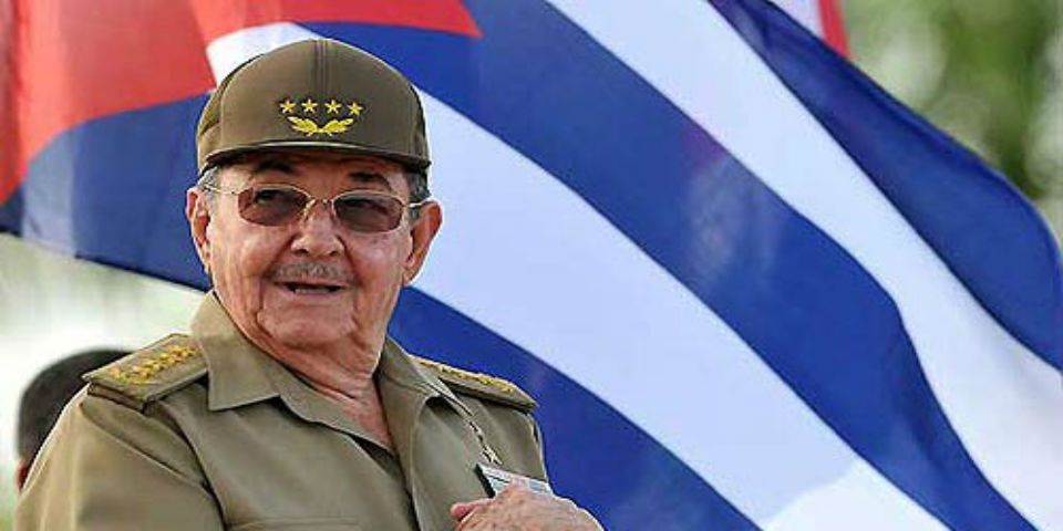 Raúl Castro grave en terapia intensiva, según disidente Fariñas