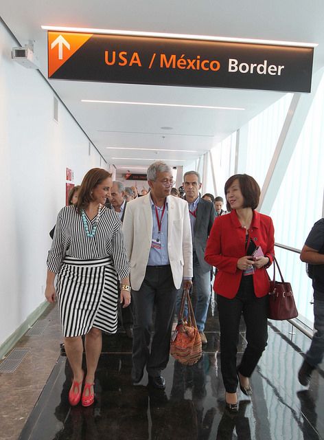 Recorren puente entre aeropuerto de Tijuana y San Diego - Ruiz-Massieu-puente-Tijuana-SRE