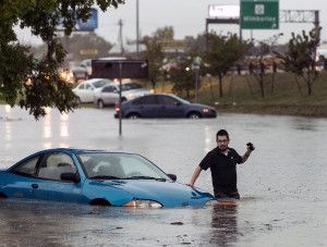 Tres muertos por lluvias en Texas - SOP-AP-SPANA-SPANWEA-_Ruiz-1-300x227