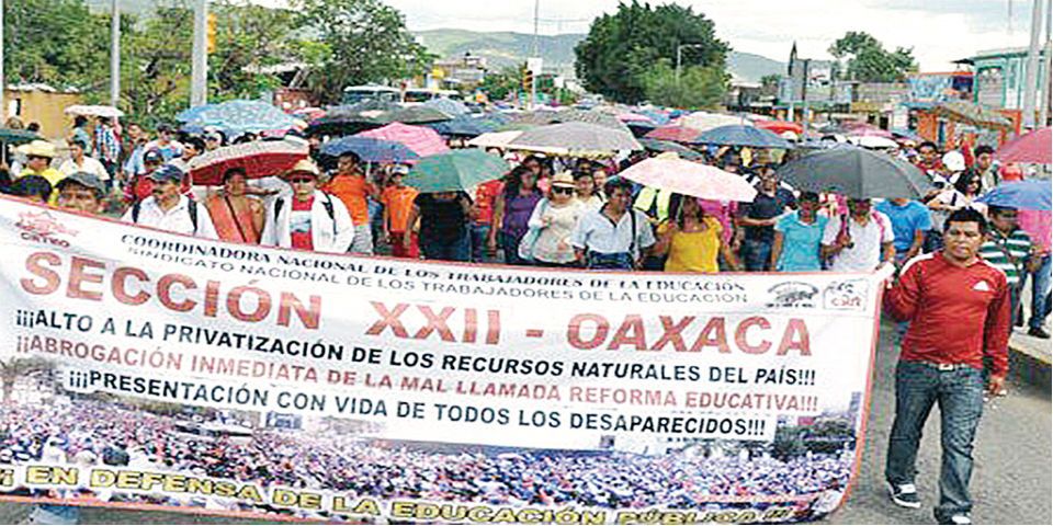 Aplican primer descuento a maestros faltistas de Oaxaca
