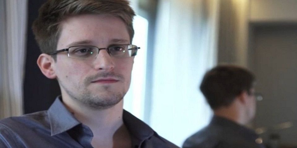 Aprueba Parlamento Europeo retirar cargos contra Snowden