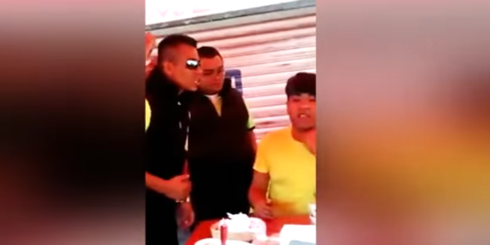 Policías de Tlalnepantla insultan a joven homosexual