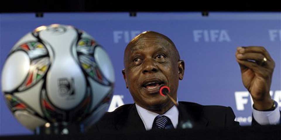 Africano Tokyo Sexwale busca presidencia de la FIFA