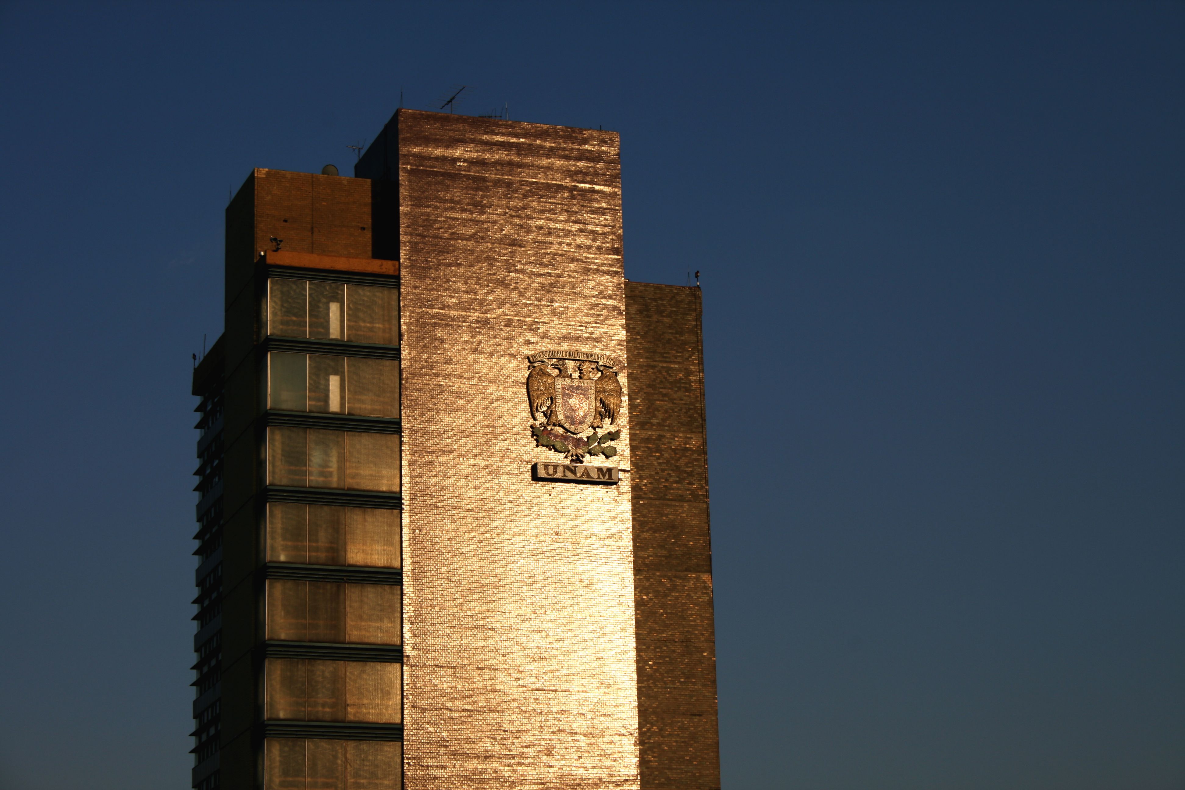 Capturan a 13 narcomenudistas en la UNAM en seis meses - UNAM_Rectoria_Escudo
