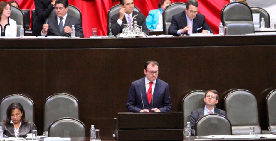 Niega Videgaray despido de maestros