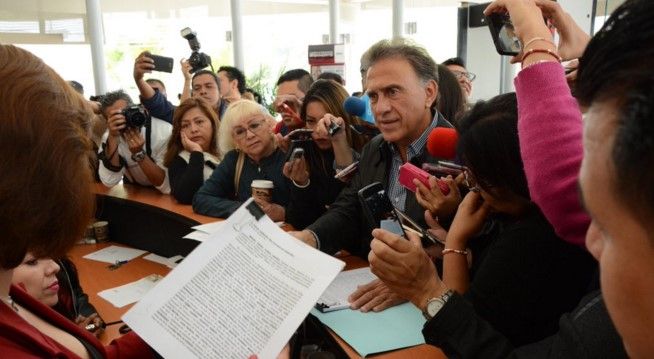 Miguel Ángel Yunes denuncia ante la Fiscalía a Duarte