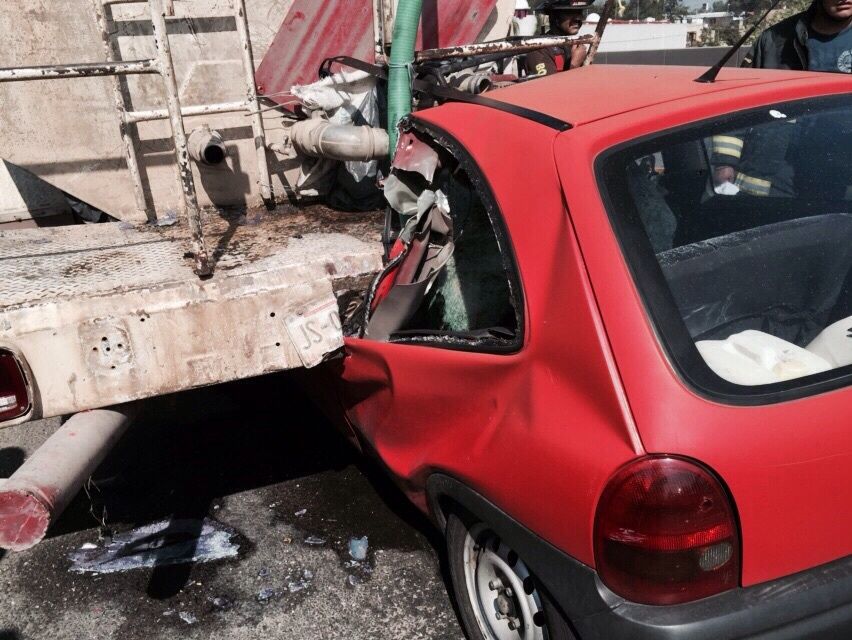 Muere joven al chocar contra pipa - accidente-zapopan-1