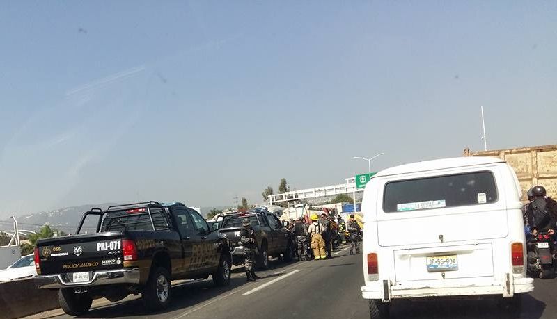 Muere joven al chocar contra pipa - accidente-zapopan-3