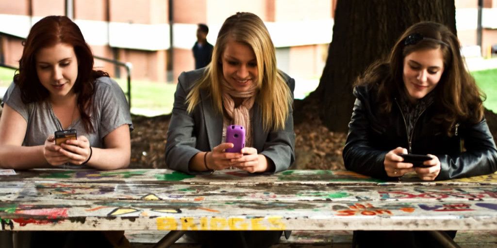 Uso desmedido de celular aísla en vez de comunicar - adiccion-celular-1-1024x512