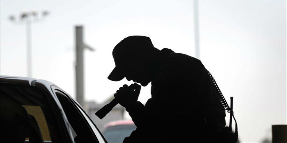 Aseguran más de 57 mil dólares en aduana