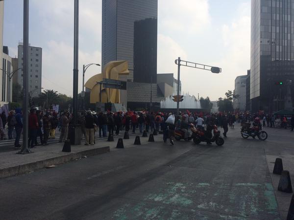 Antorchistas llegan al Hemiciclo a Juárez - antorchistas-reforma-21