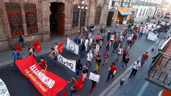 Antorchistas llegan al Hemiciclo a Juárez - antorchistas-reforma-6