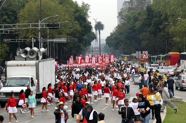 Antorchistas llegan al Hemiciclo a Juárez - antorchistas-reforma-7