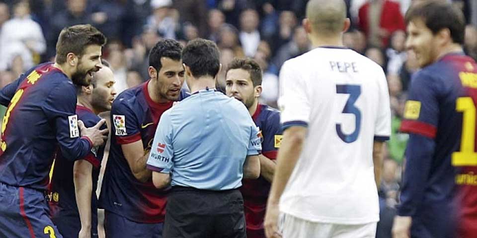 Árbitro denuncia presiones para afectar al Barcelona