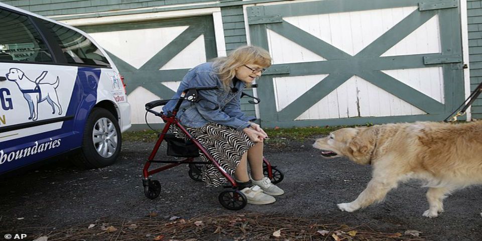 Mujer se reúne con perro que le salvó la vida