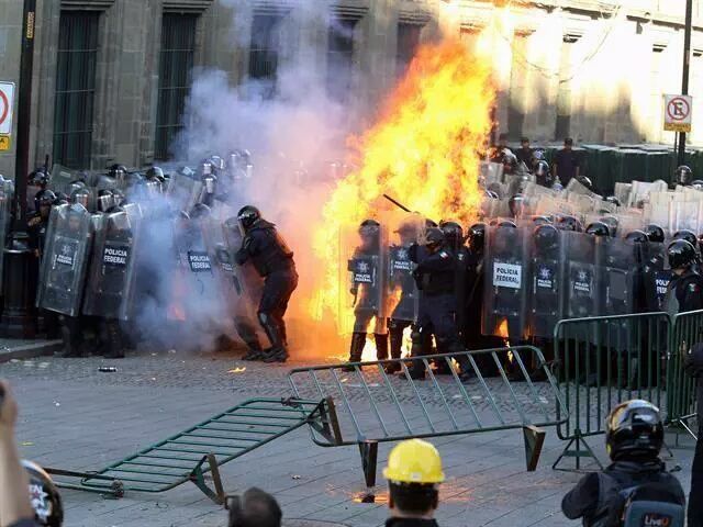 Anarcos vandalizan el Centro Histórico