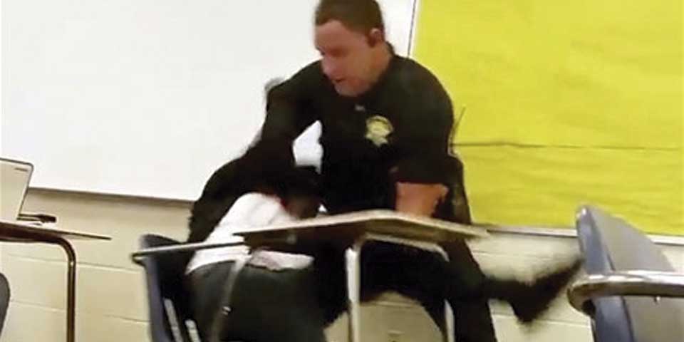 Despiden a policía que detuvo a estudiante violentamente