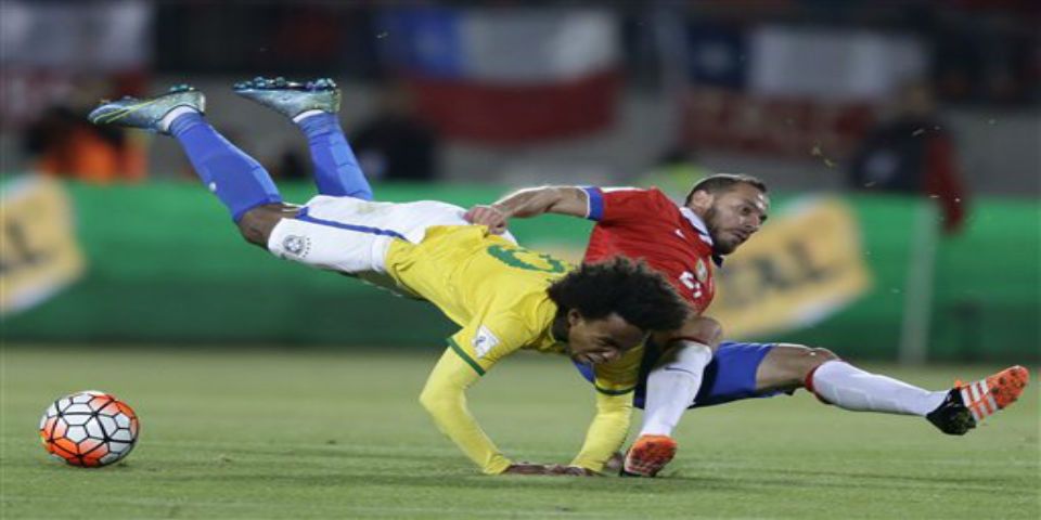 Brasil debuta con derrota en eliminatorias