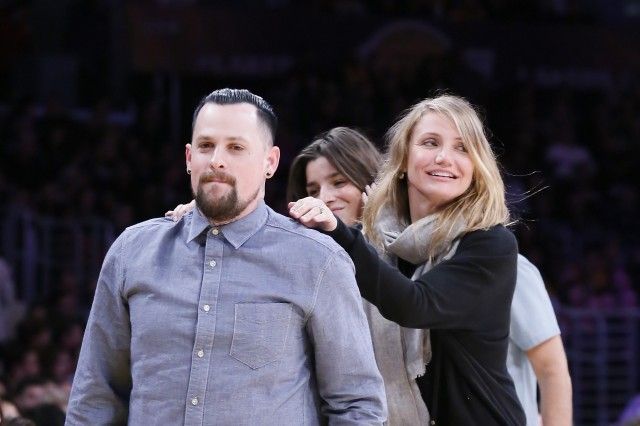 Video: Cameron Díaz cae al huir de la prensa