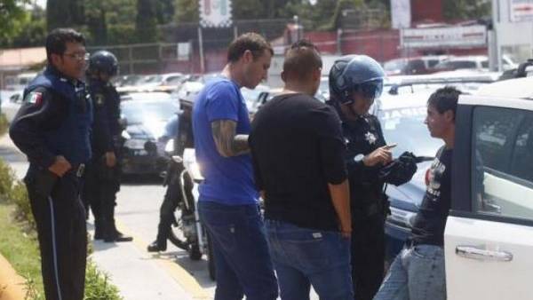 Detienen a futbolistas de Puebla por arma de juguete - campestrini-alustiza-puebla