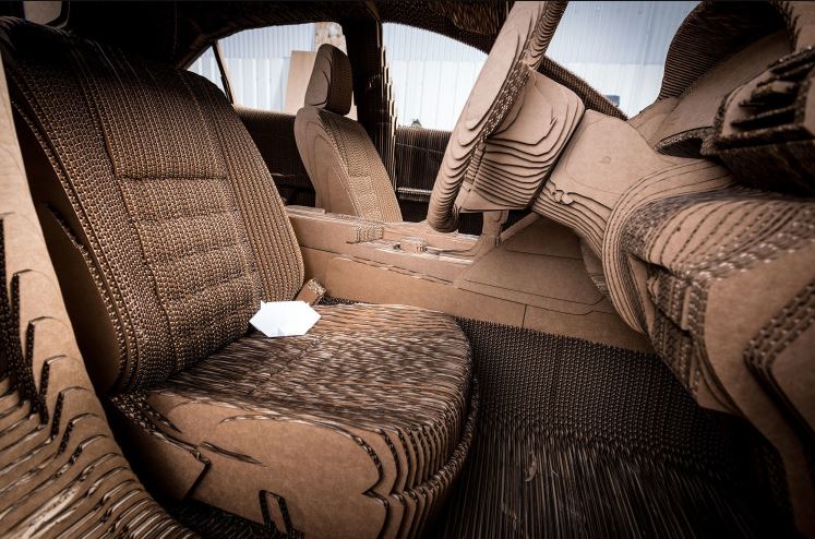 Video: construyen automóvil de cartón - car1