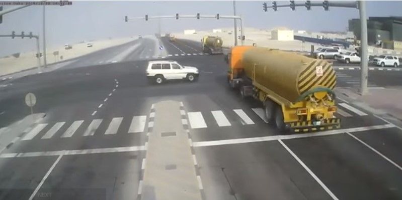 Video: dos muertos por choque con explosión en carretera