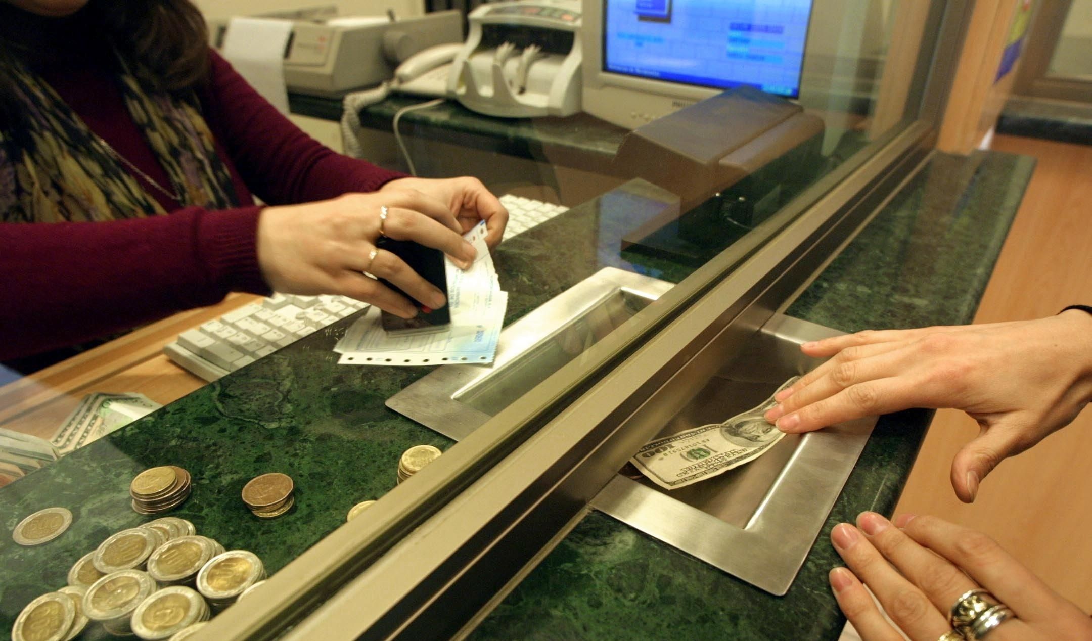 Venden dólar en 16.88 pesos Venden dólar en 16.88 pesos