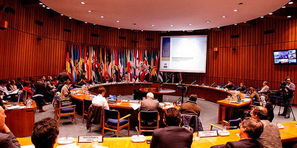 Revisan a la baja crecimiento económico de América Latina y el Caribe Revisan a la baja crecimiento económico de América Latina y el Caribe