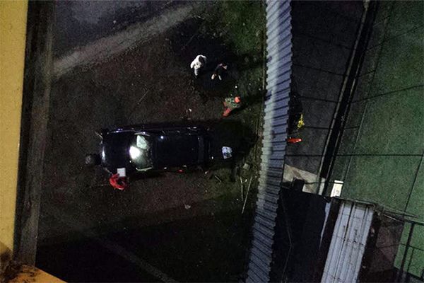 Cae auto del puente de Puerta Santa Fe - coche
