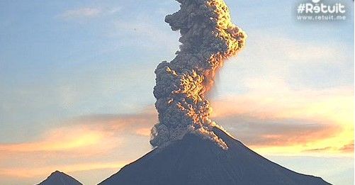 Volcán de Colima lanzó fumarolas al amanecer