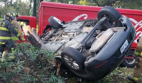 Volcadura en Periférico sur