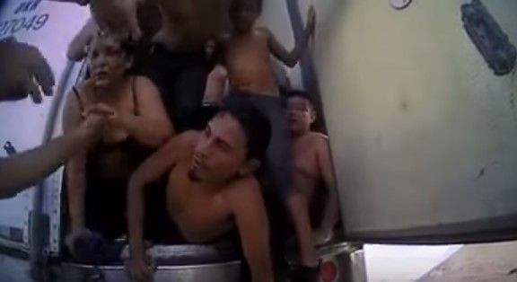 Video: rescatan a migrantes a punto de morir en Texas