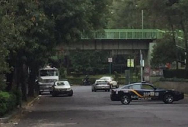 Hallan a suicida en puente del D.F.